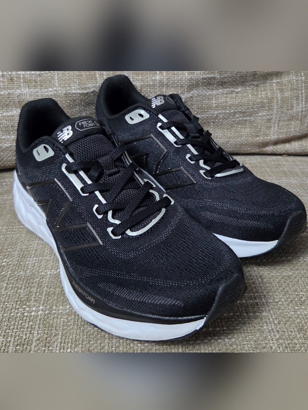 New Balance Fresh Foam 680v8 Black White Running Shoes W680LK8 Women 9 / Men 7.5